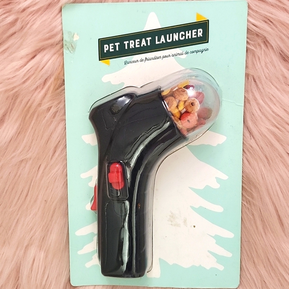 Brand New INDIGO PET TREAT LAUNCHER